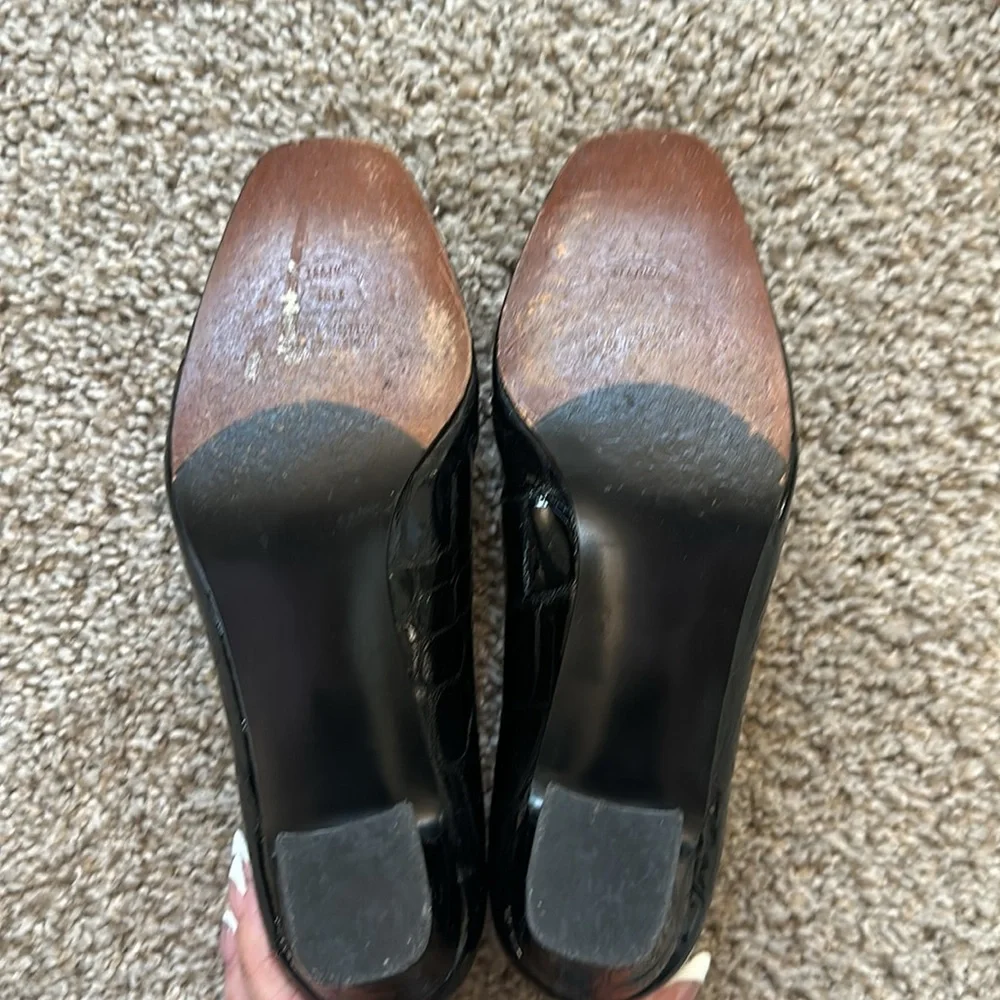 Stuart Weitzman Black Patent Croc Embossed Leather Pumps EU 39 US 8.5 Designer